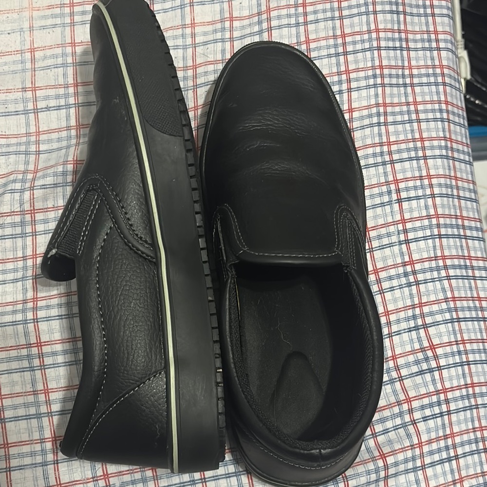 Black Winter Rain Boots with Textured Leather and Rubber Sole